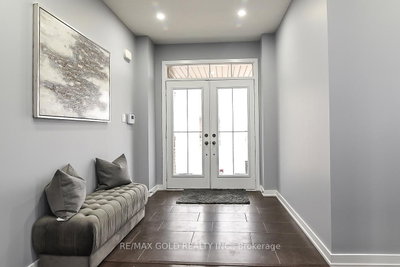 206 Crafter Crescent • Hamilton, ON photo 4