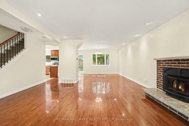 10 Woodview Crescent