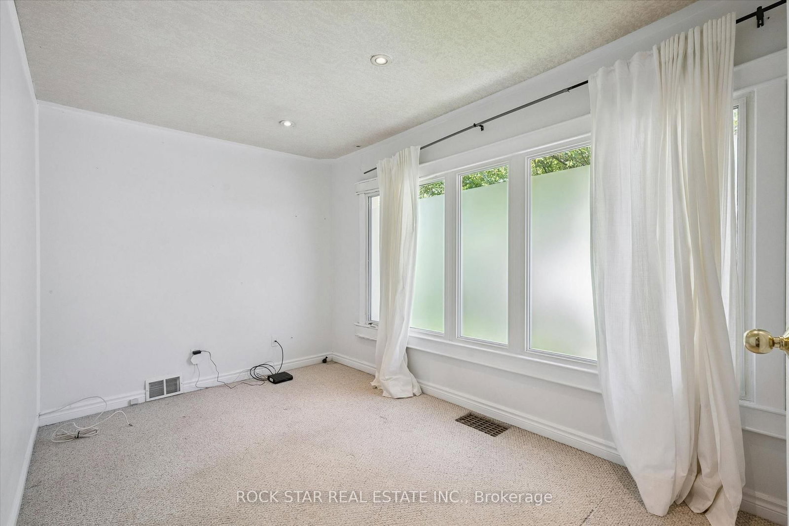 16 BEAUCOURT Place • Hamilton, ON photo 9