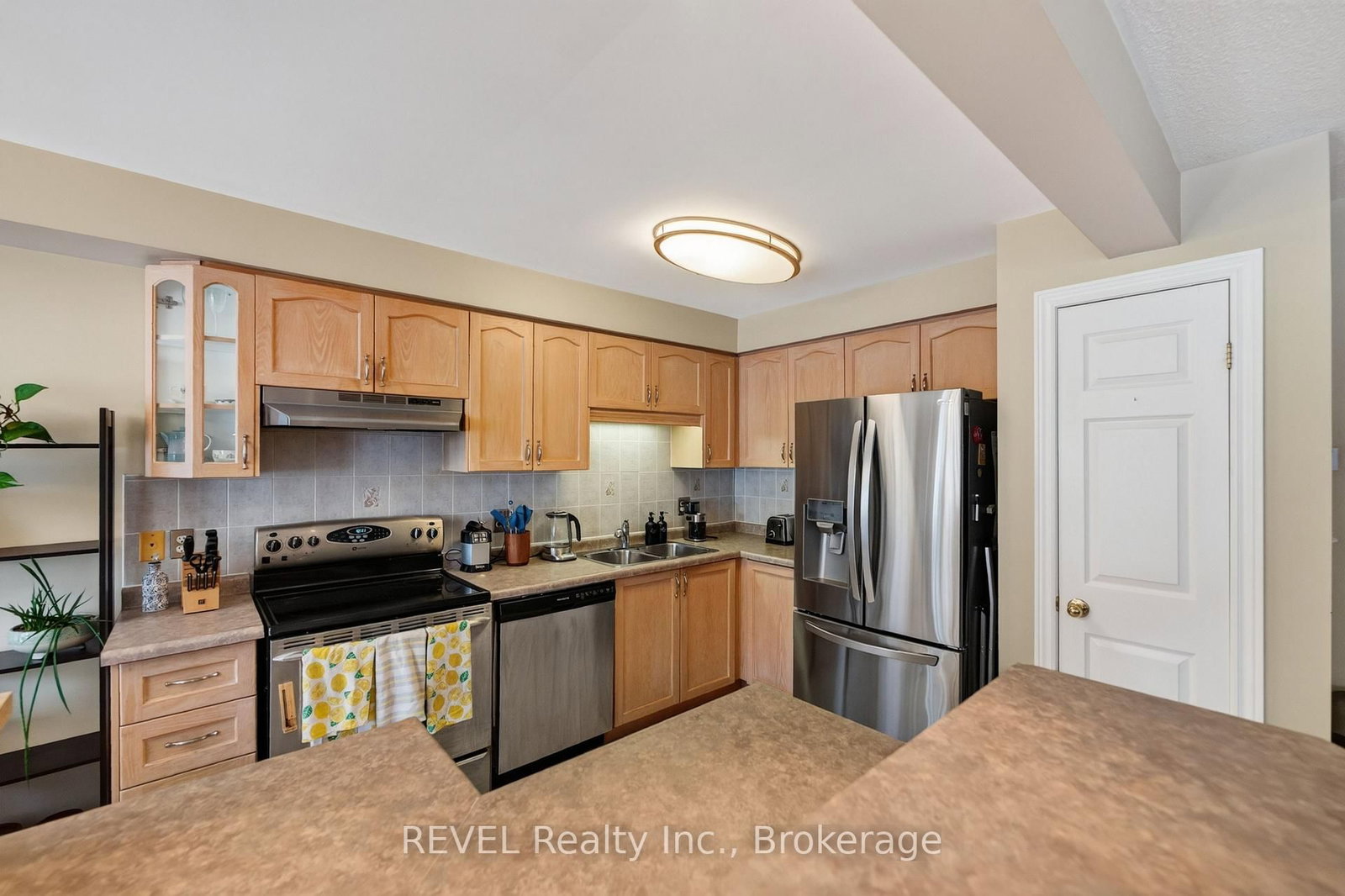 11 Elderberry Avenue • Grimsby, ON photo 17