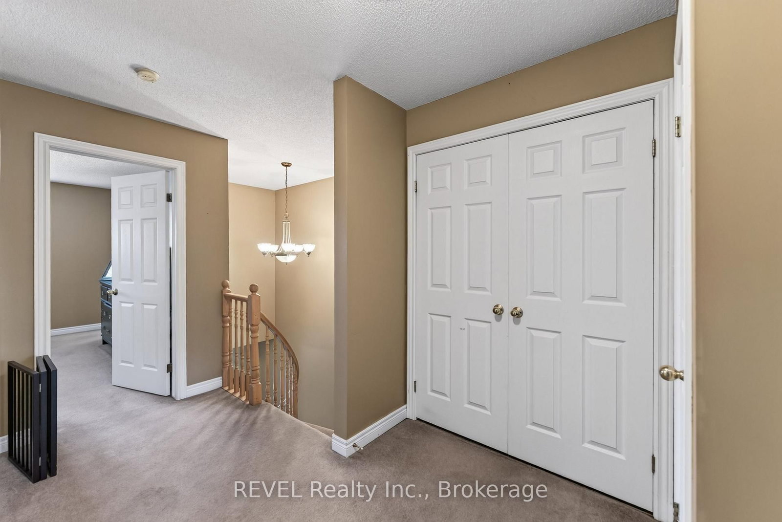 11 Elderberry Avenue • Grimsby, ON photo 21