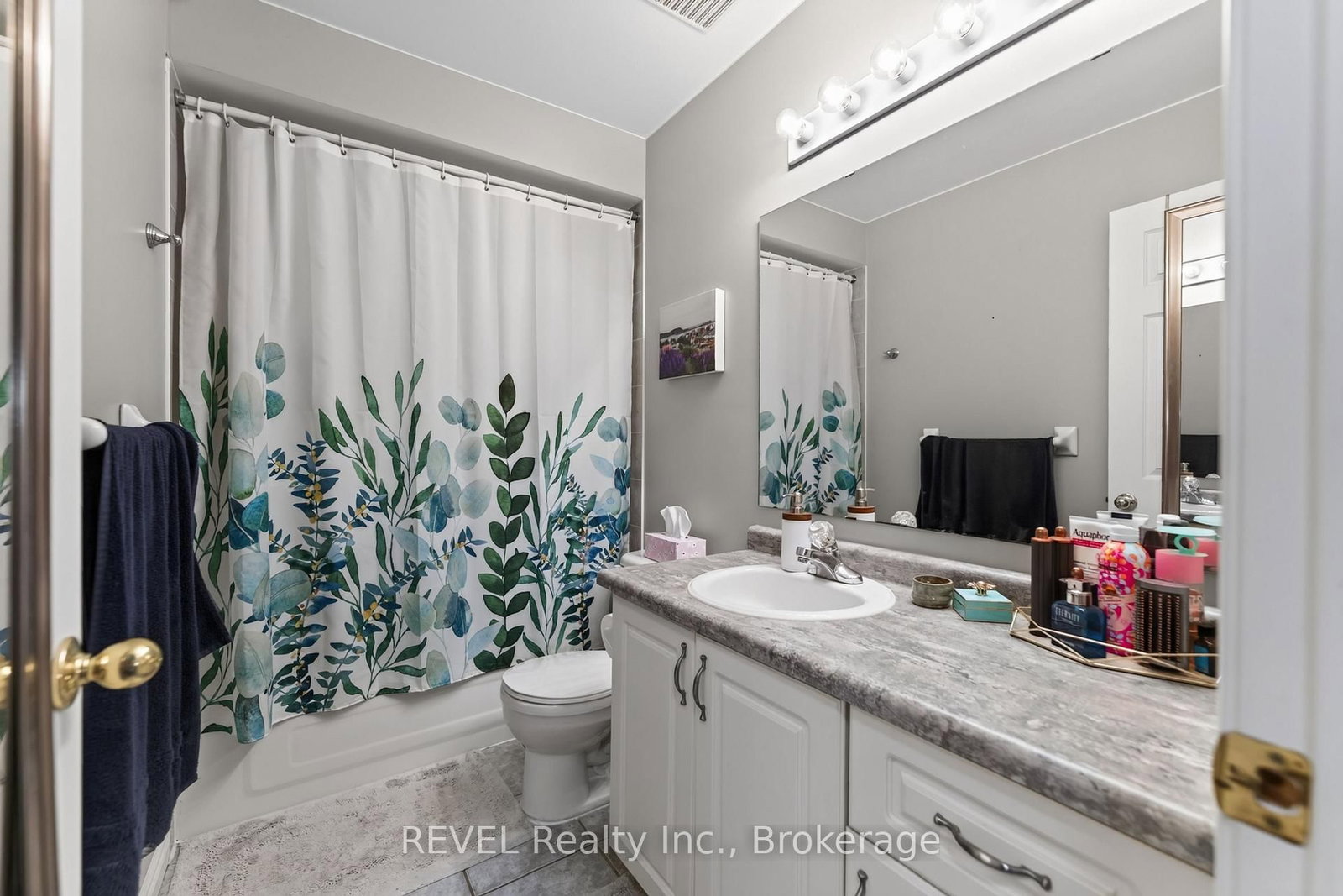 11 Elderberry Avenue • Grimsby, ON photo 26