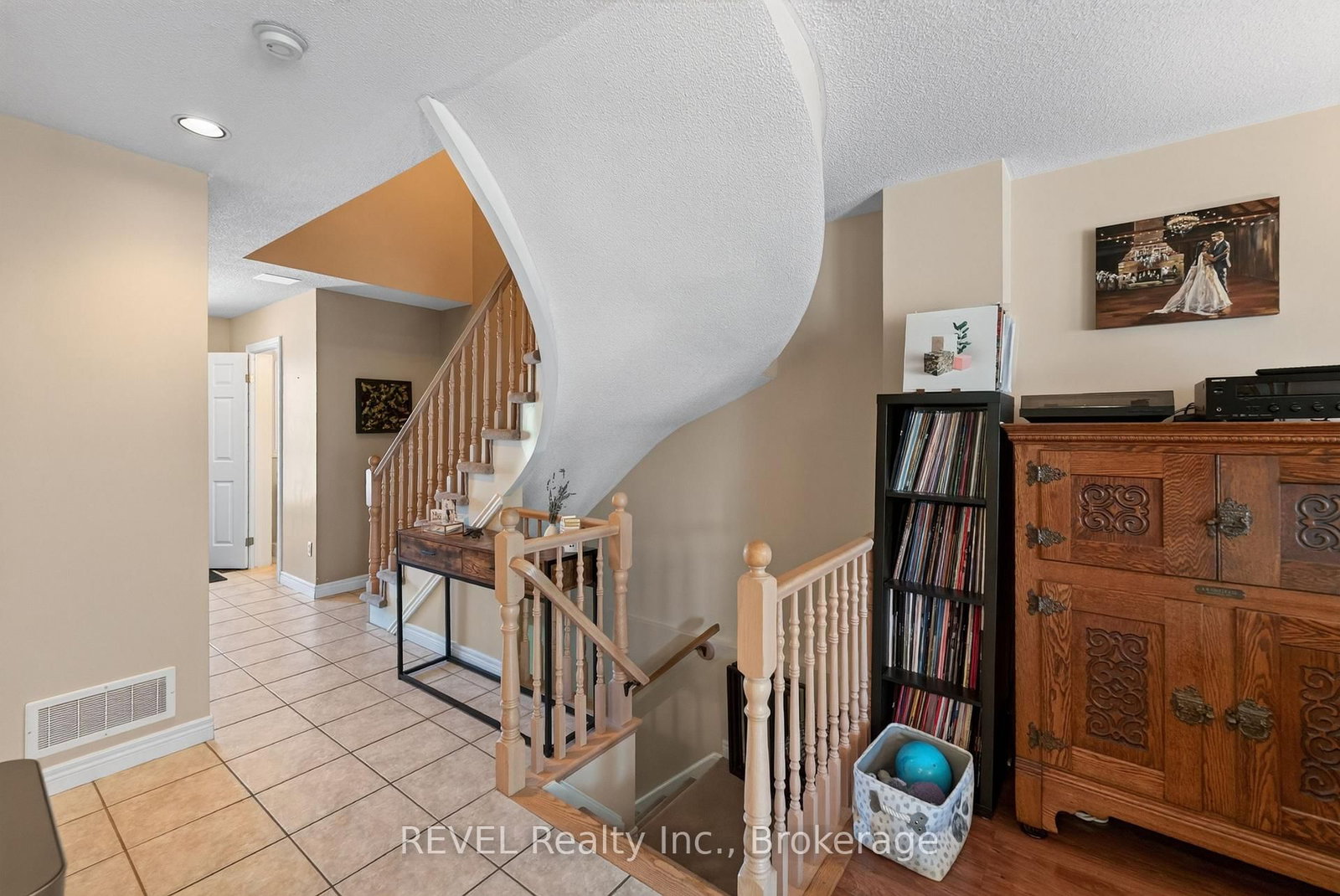 11 Elderberry Avenue • Grimsby, ON photo 31