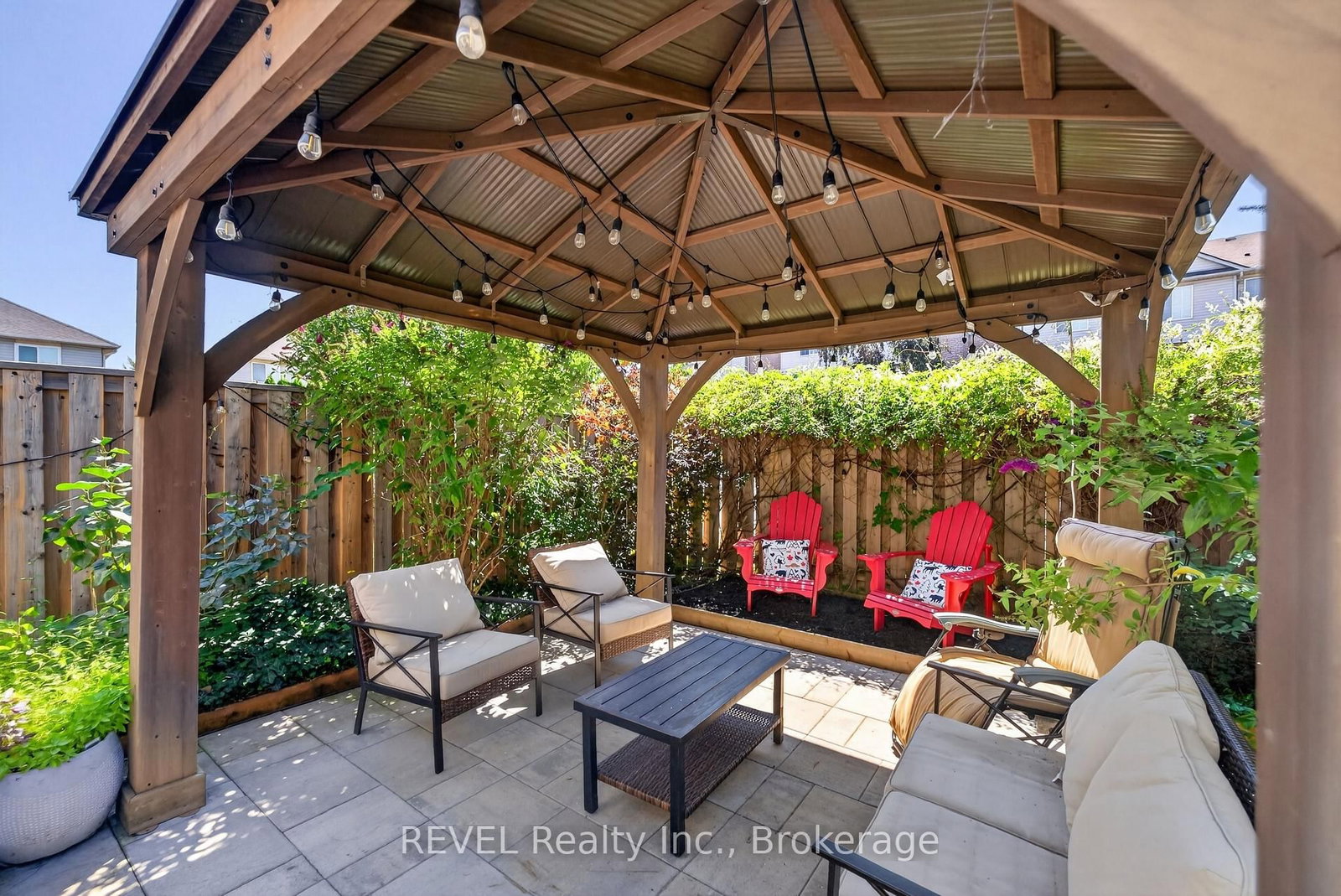 11 Elderberry Avenue • Grimsby, ON photo 36