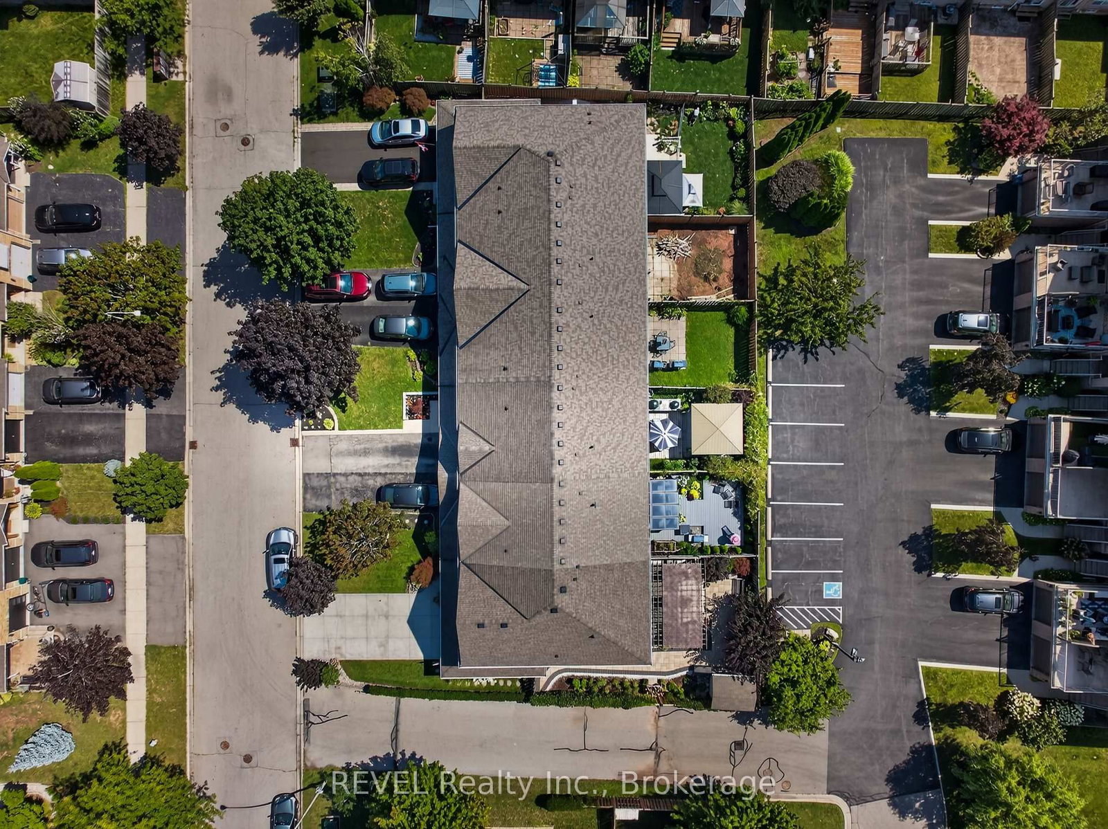 11 Elderberry Avenue • Grimsby, ON photo 39