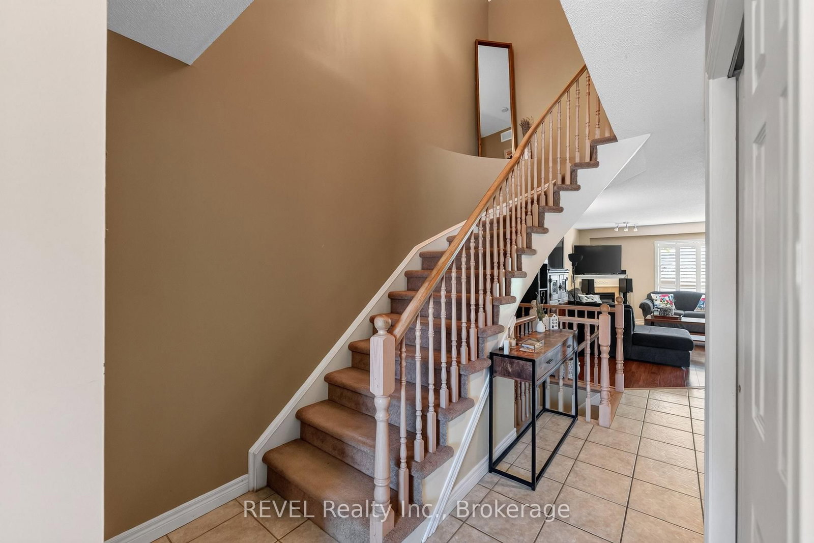 11 Elderberry Avenue • Grimsby, ON photo 9