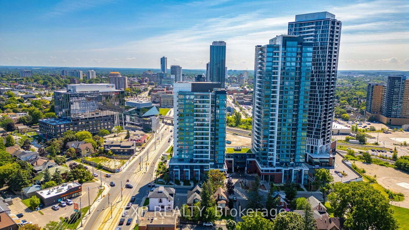1011 - 5 Wellington Street S