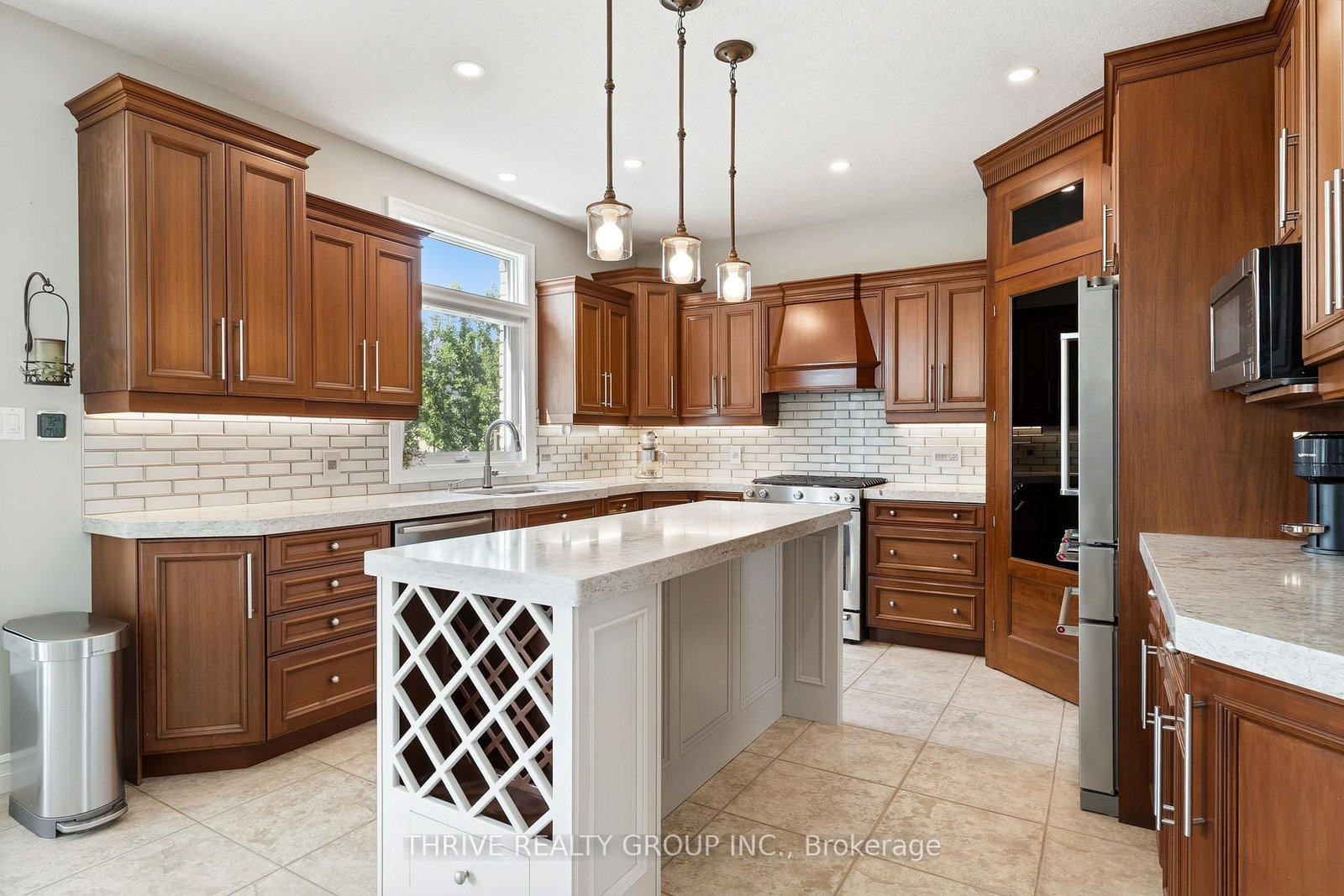 944 Collins Drive • London South, ON photo 10