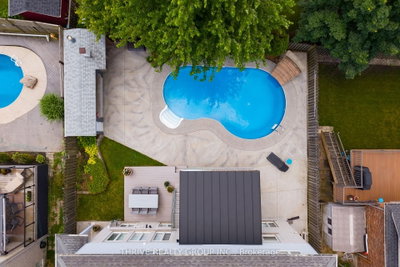 944 Collins Drive • London South, ON photo 3