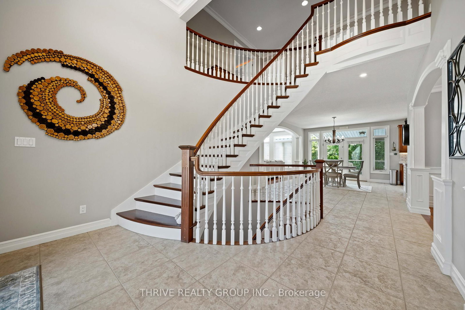 944 Collins Drive • London South, ON photo 4