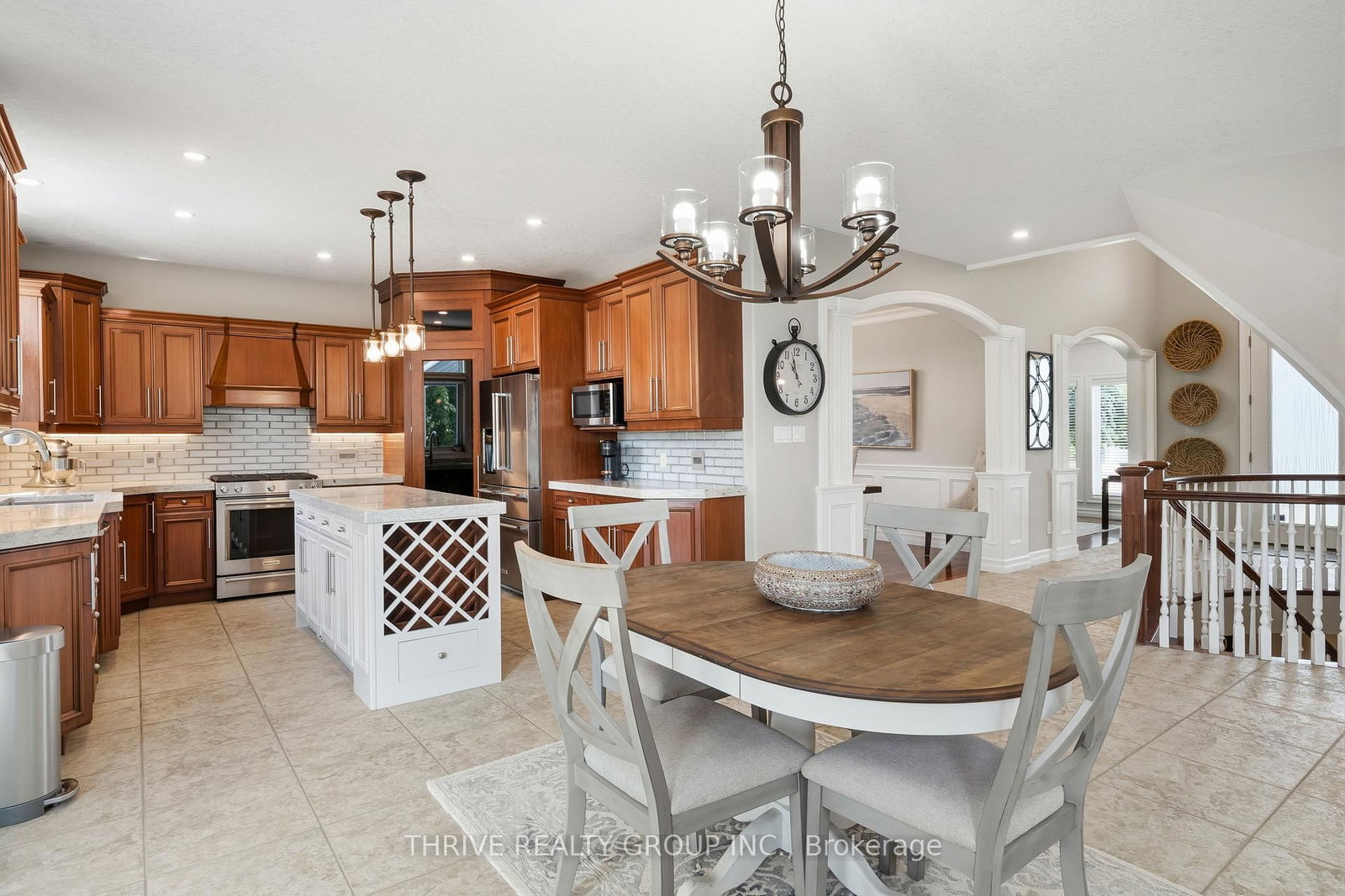 944 Collins Drive • London South, ON photo 8