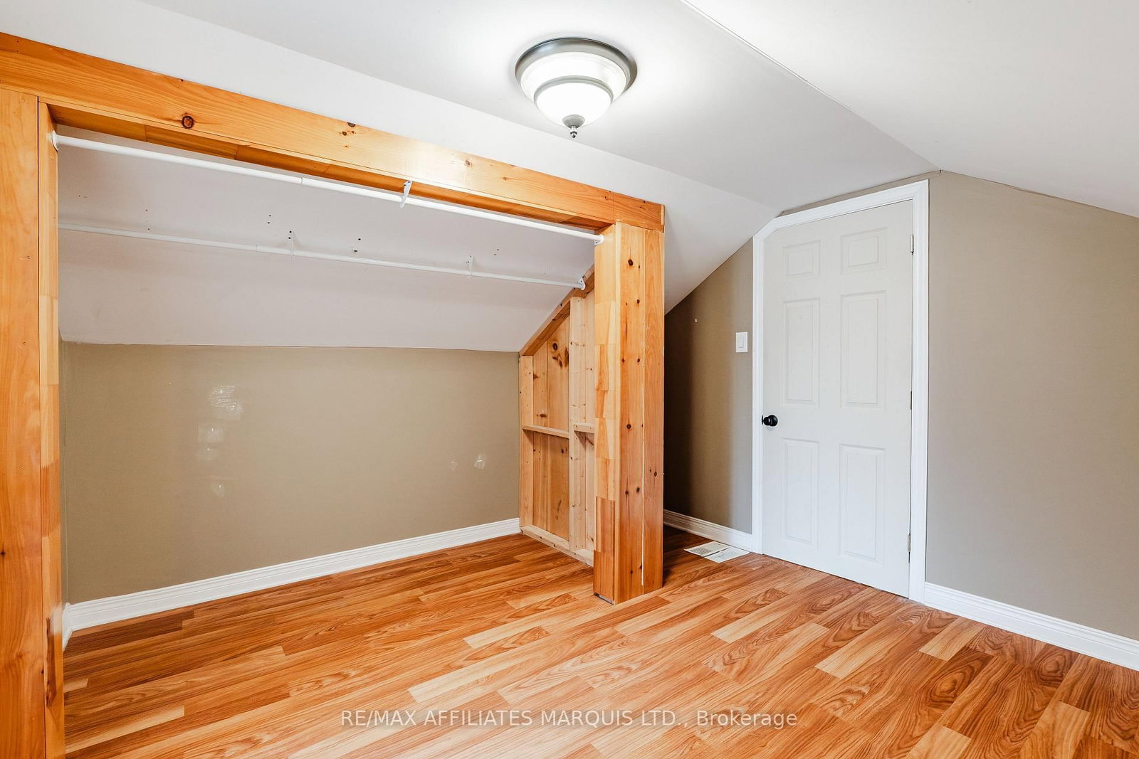 16 Front Street • North Stormont, ON photo 29