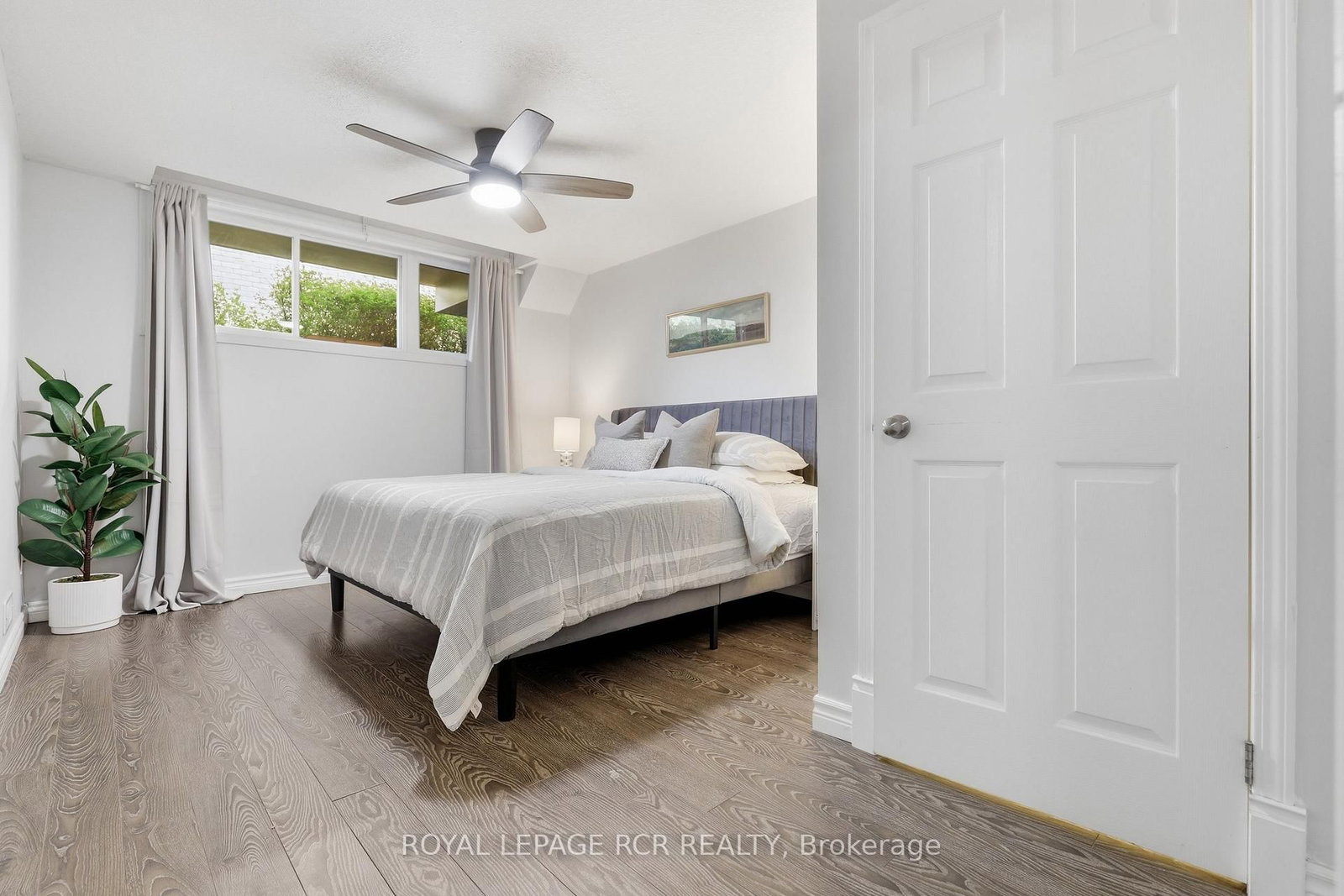 35 MOUNTFORD Drive • #25 • Guelph, ON photo 14