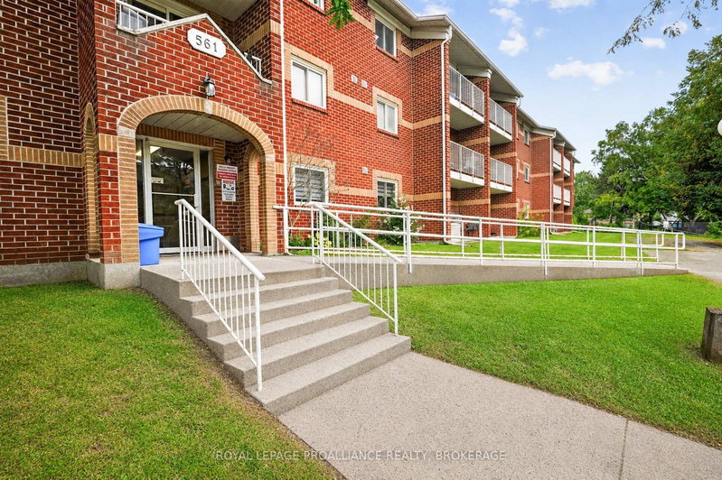 210 - 561 Armstrong Road