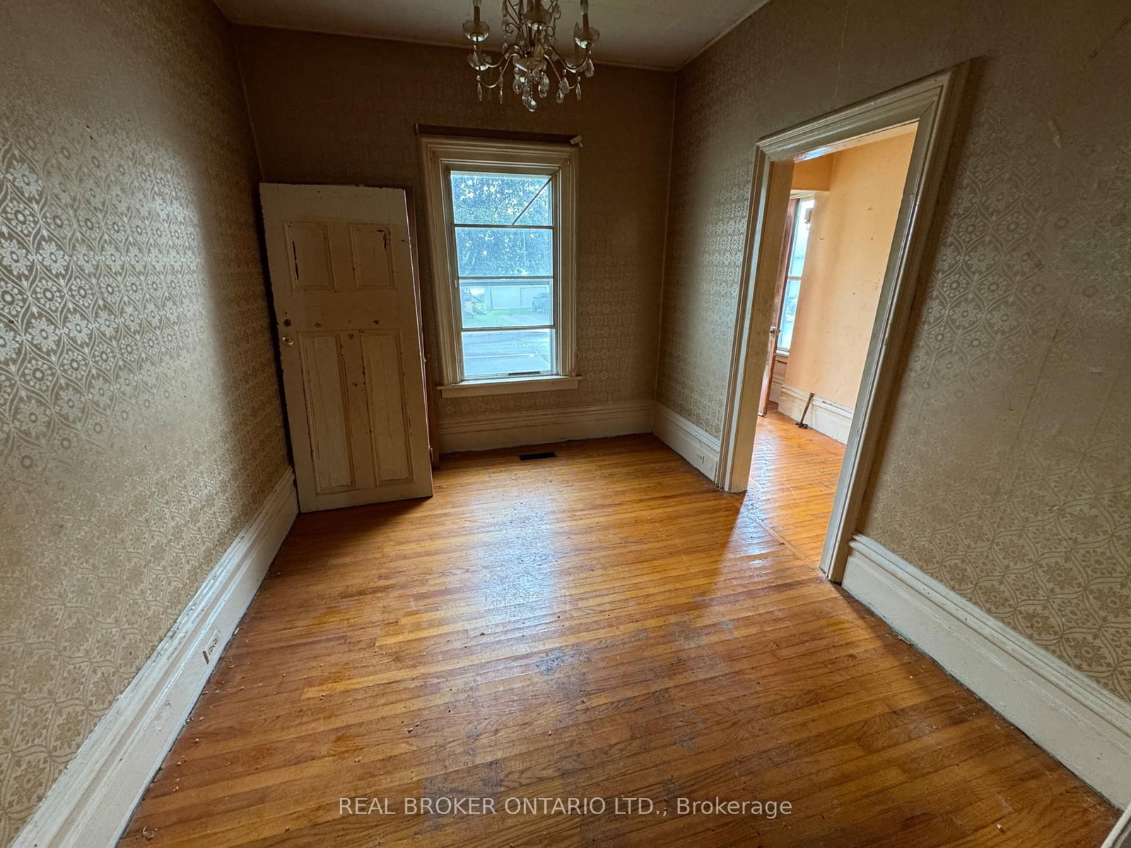 89 Queen Street • Smiths Falls, ON photo 10