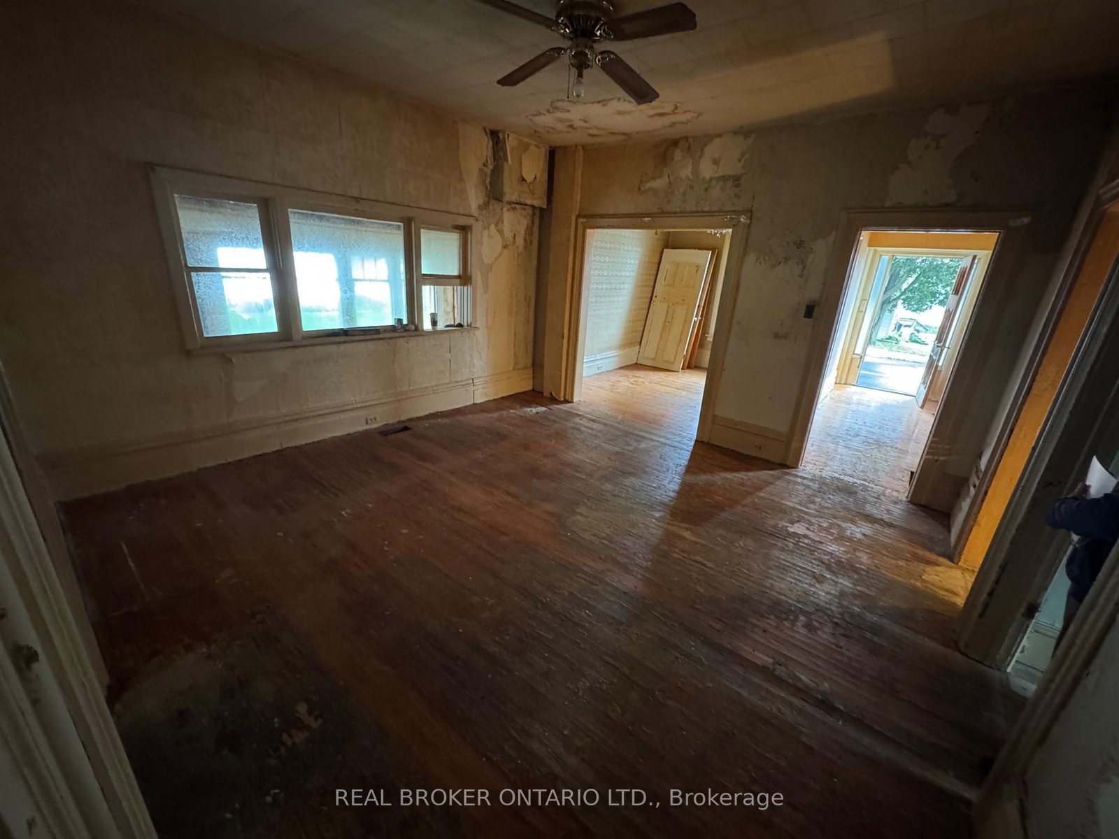89 Queen Street • Smiths Falls, ON photo 11