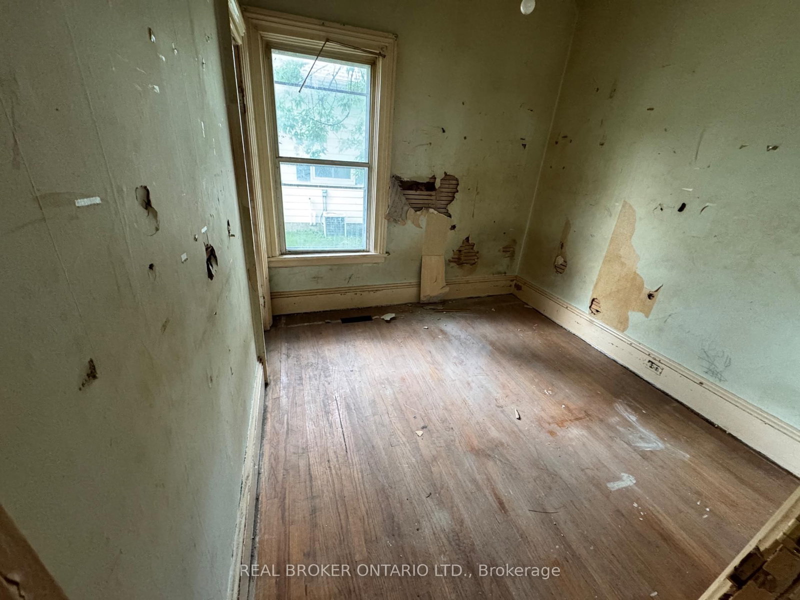 89 Queen Street • Smiths Falls, ON photo 13