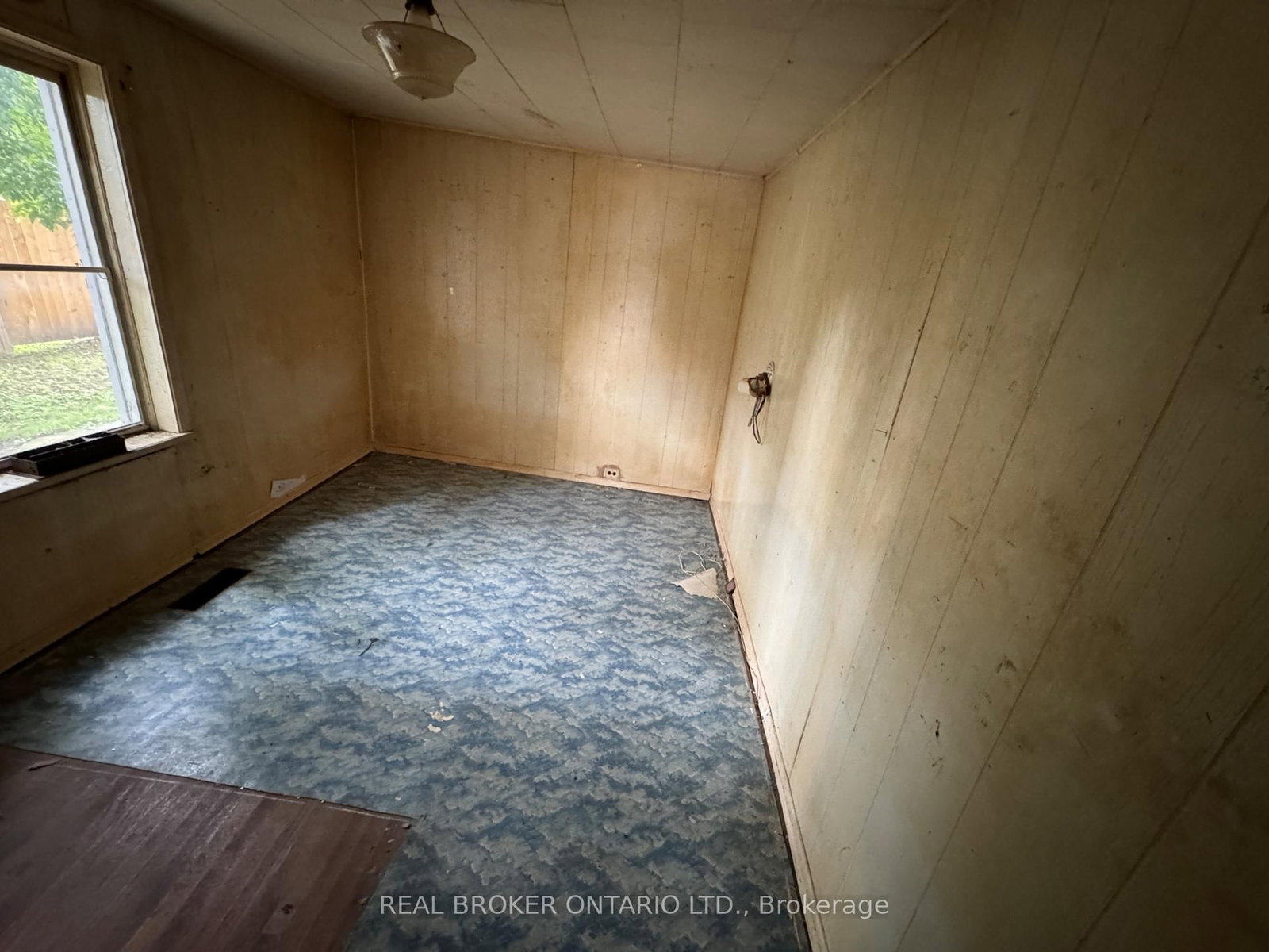 89 Queen Street • Smiths Falls, ON photo 14