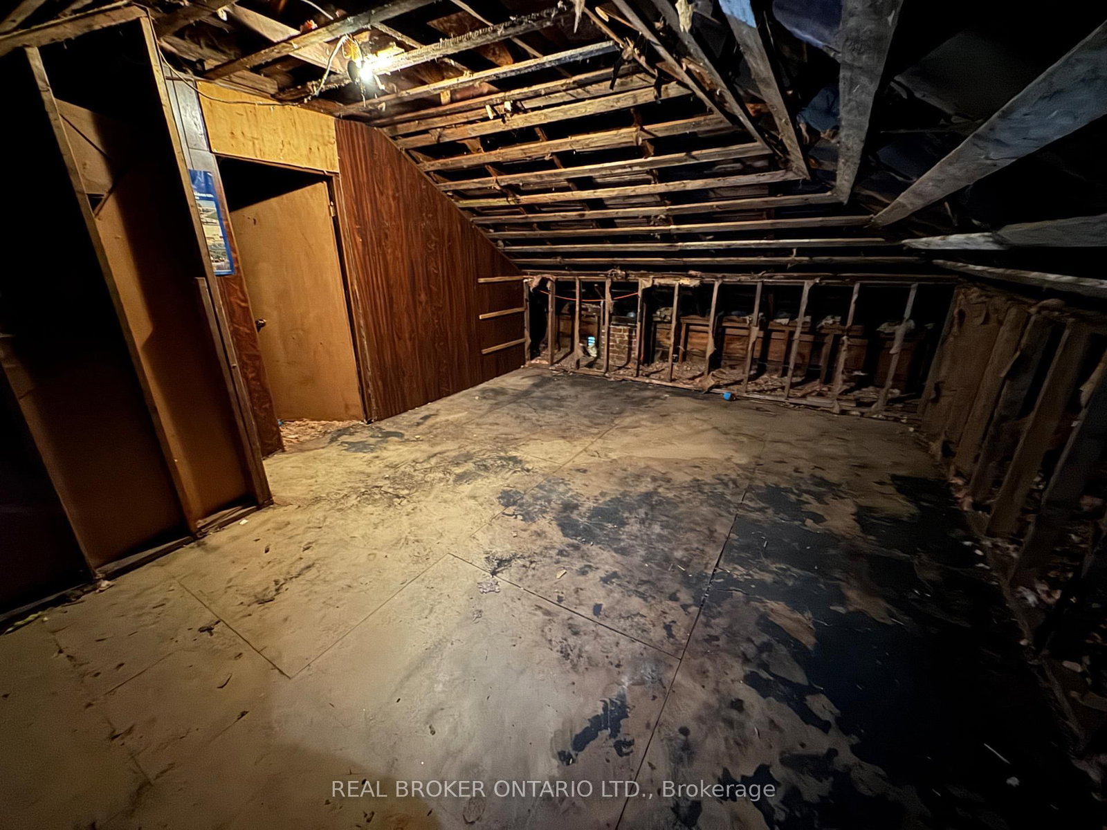 89 Queen Street • Smiths Falls, ON photo 17