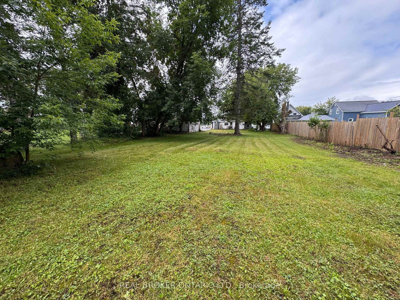 89 Queen Street • Smiths Falls, ON photo 24