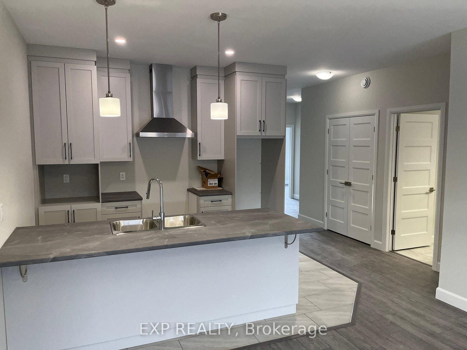 226 - 226 cypress Street, The Nation 3