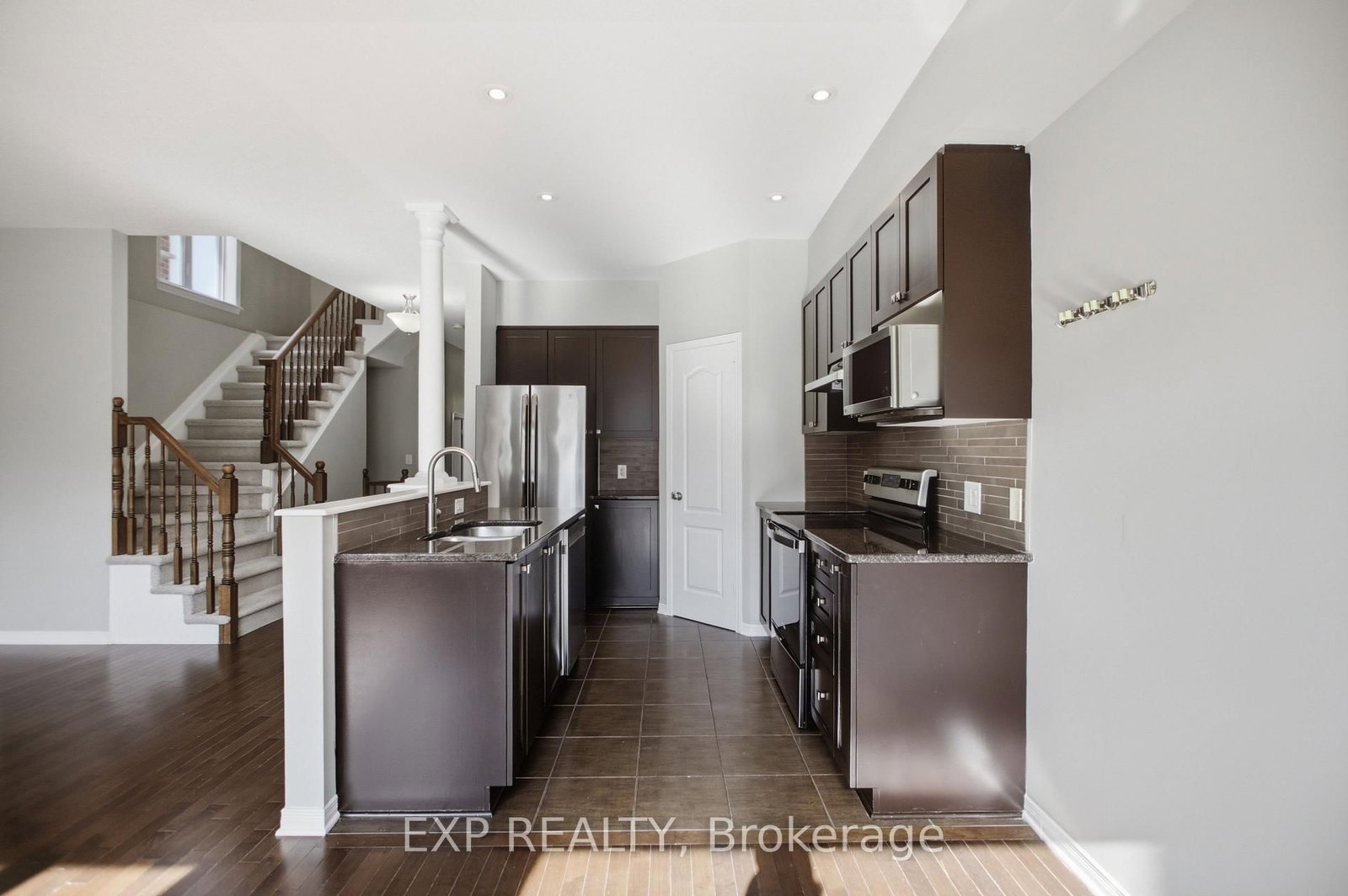 237 EYE BRIGHT Crescent • Ottawa, ON photo 12