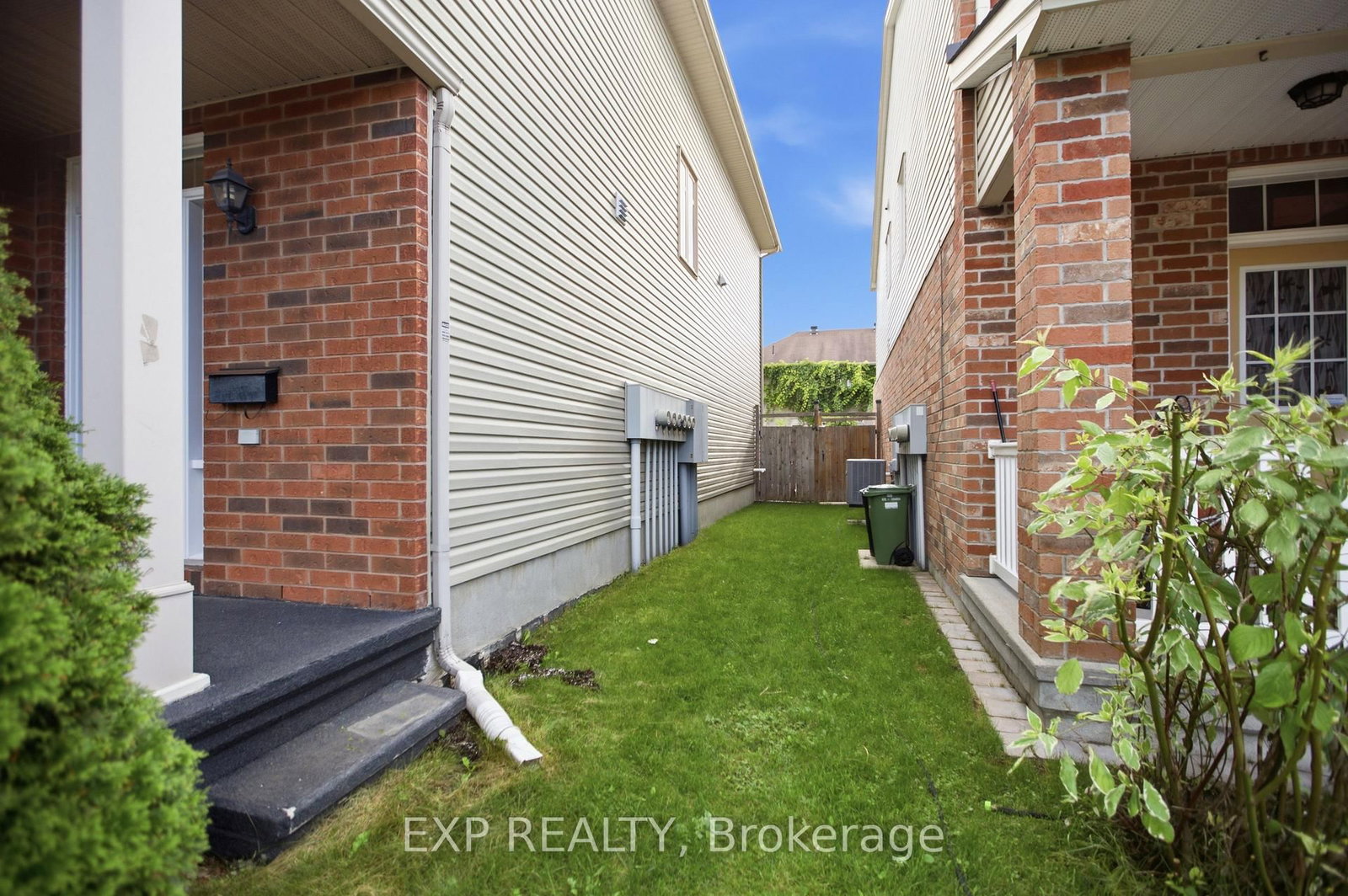 237 EYE BRIGHT Crescent • Ottawa, ON photo 5