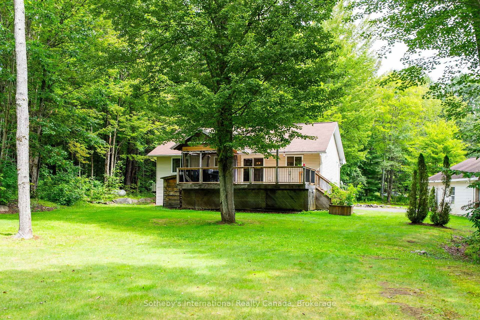 1261 Falkenburg Road • Muskoka Lakes, ON photo 9