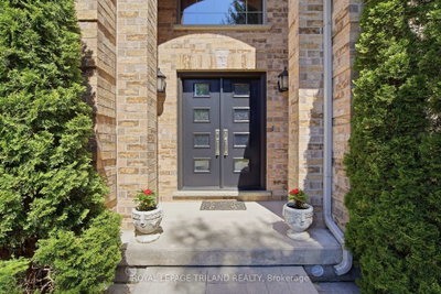 4 Baron Crescent • Middlesex Centre, ON photo 3