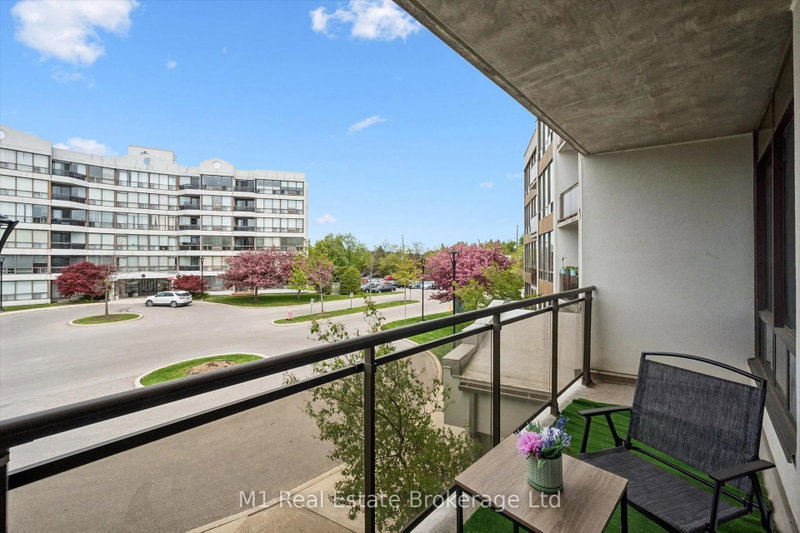 208 - 105 Bagot Street
