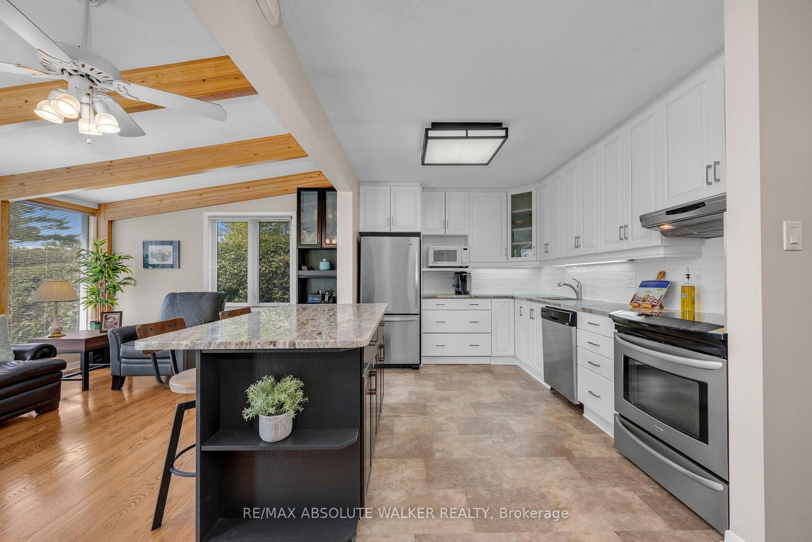 5 West Herrington Court • Ottawa, ON photo 3