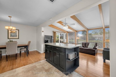 5 West Herrington Court • Ottawa, ON photo 4