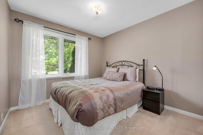 5 West Herrington Court • Ottawa, ON photo 5