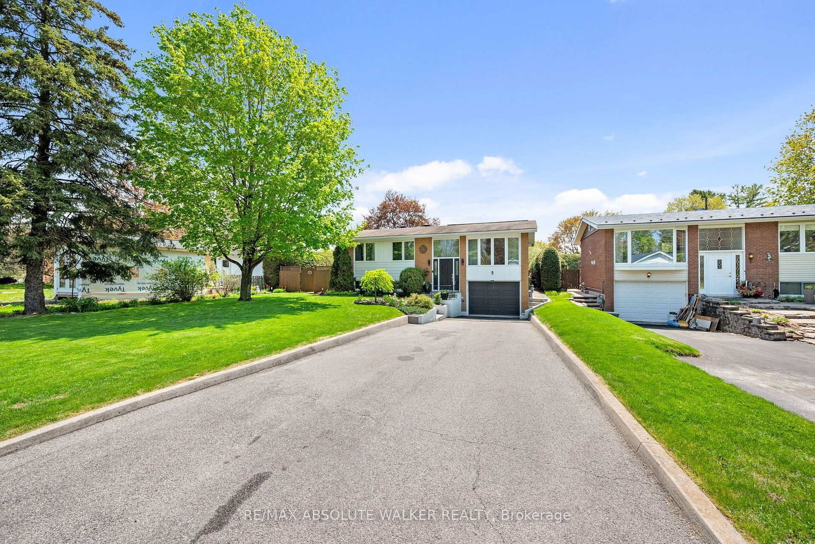 5 West Herrington Court • Ottawa, ON photo 6