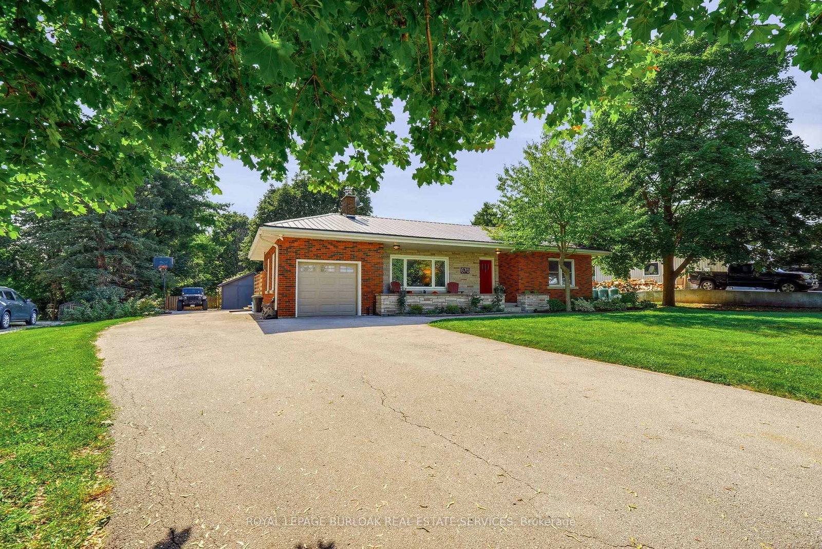 670 Thompson Road • Hamilton, ON photo 2