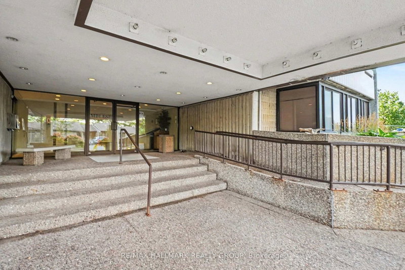 1112 - 1171 Ambleside Drive