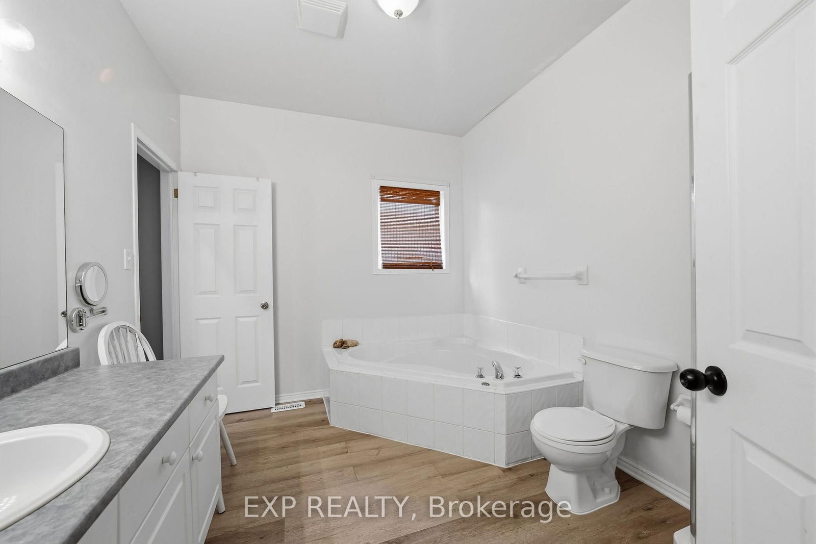 44 Juniper Crescent • Strathroy-Caradoc, ON photo 17
