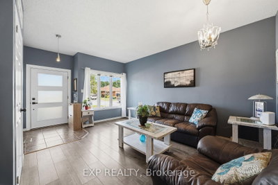 44 Juniper Crescent • Strathroy-Caradoc, ON photo 4