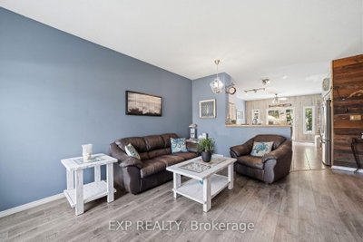 44 Juniper Crescent • Strathroy-Caradoc, ON photo 5