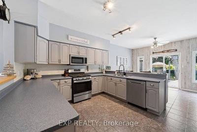 44 Juniper Crescent • Strathroy-Caradoc, ON photo 6