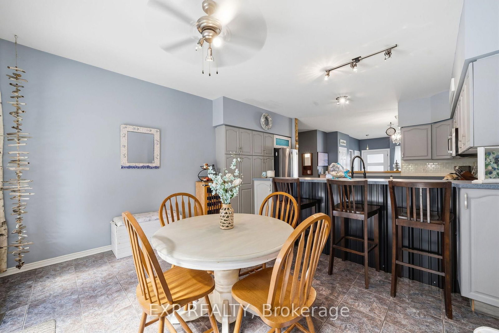 44 Juniper Crescent • Strathroy-Caradoc, ON photo 9