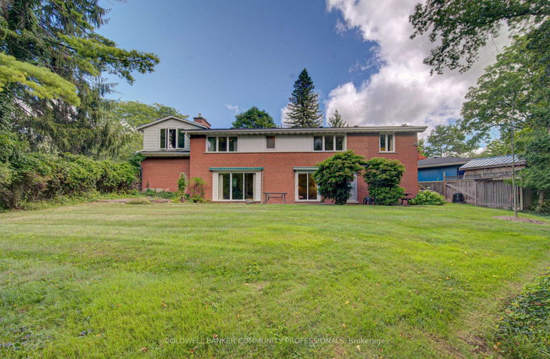 4 Mayfair Court