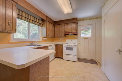 4 Mayfair Court • Hamilton, ON photo 9