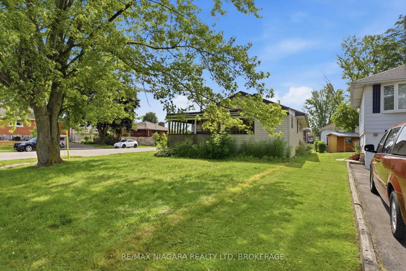 143 North Crescent