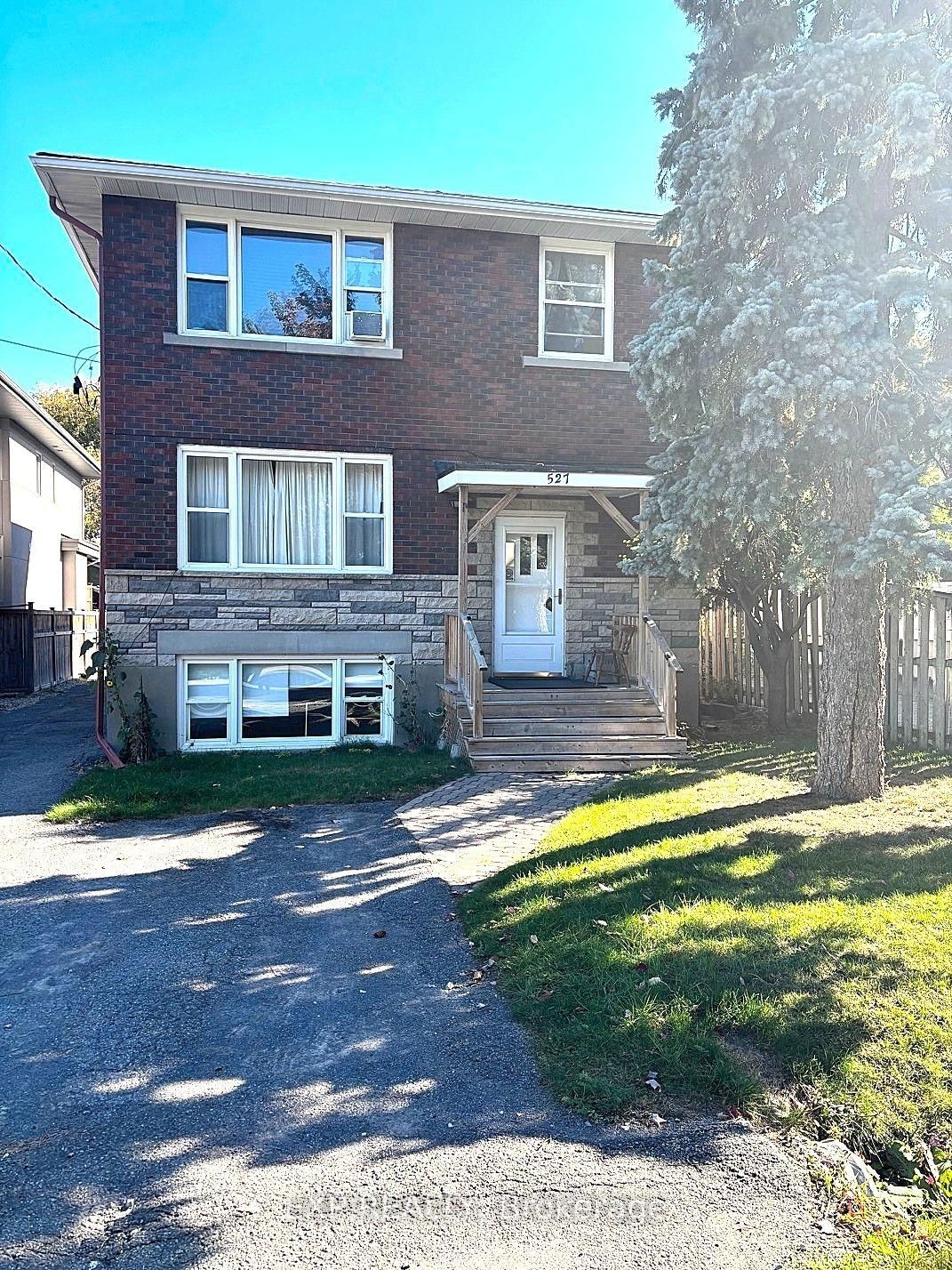 527 Laderoute Avenue • Ottawa, ON photo 1