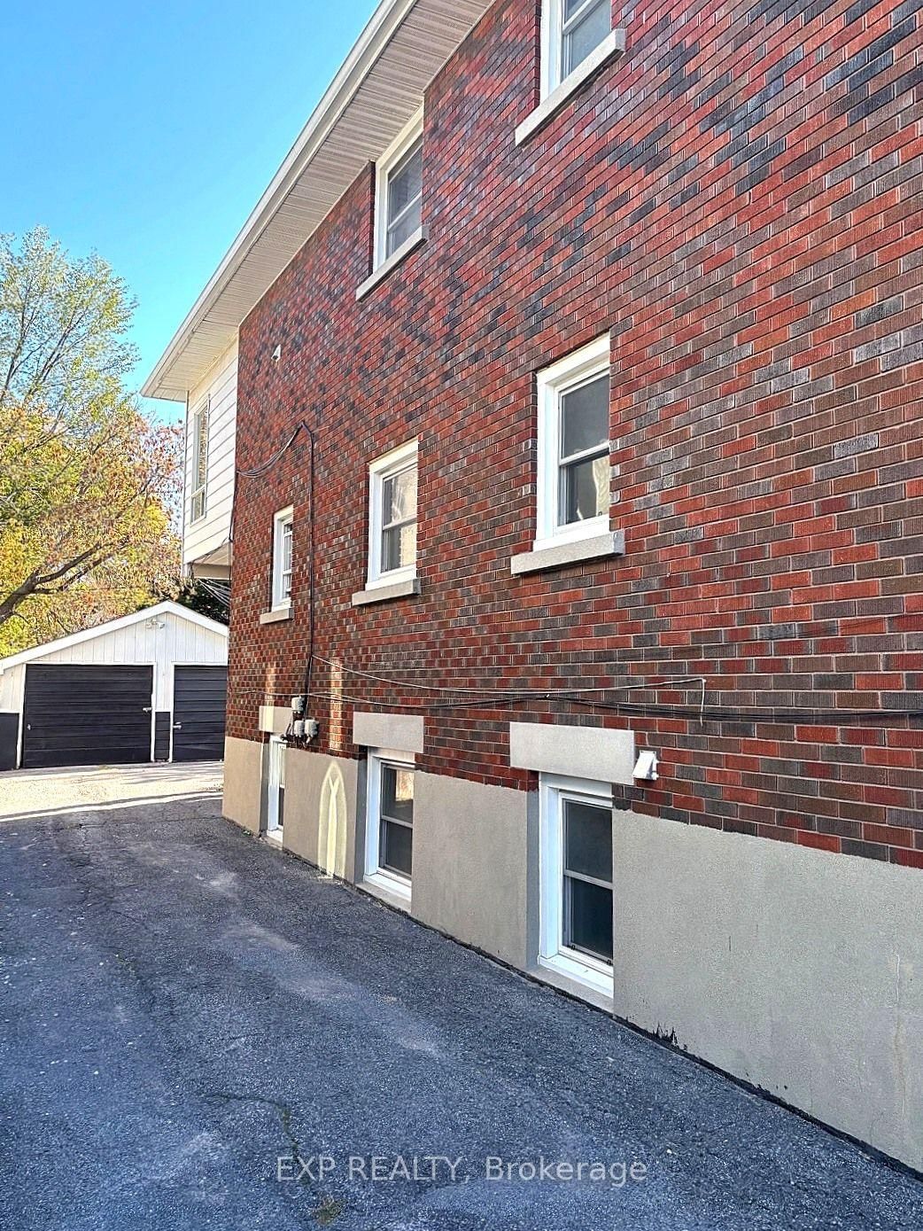 527 Laderoute Avenue • Ottawa, ON photo 10