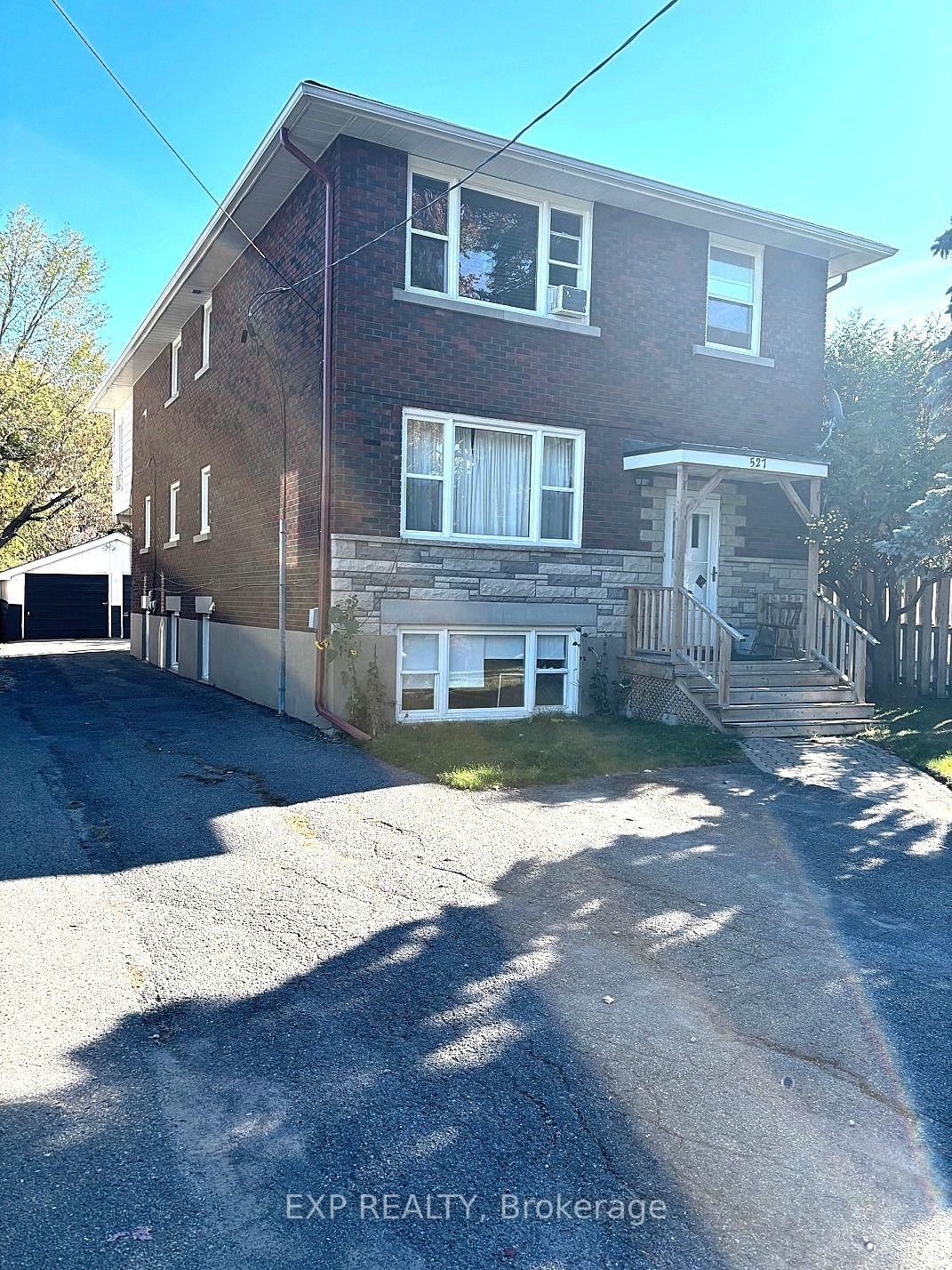 527 Laderoute Avenue • Ottawa, ON photo 2