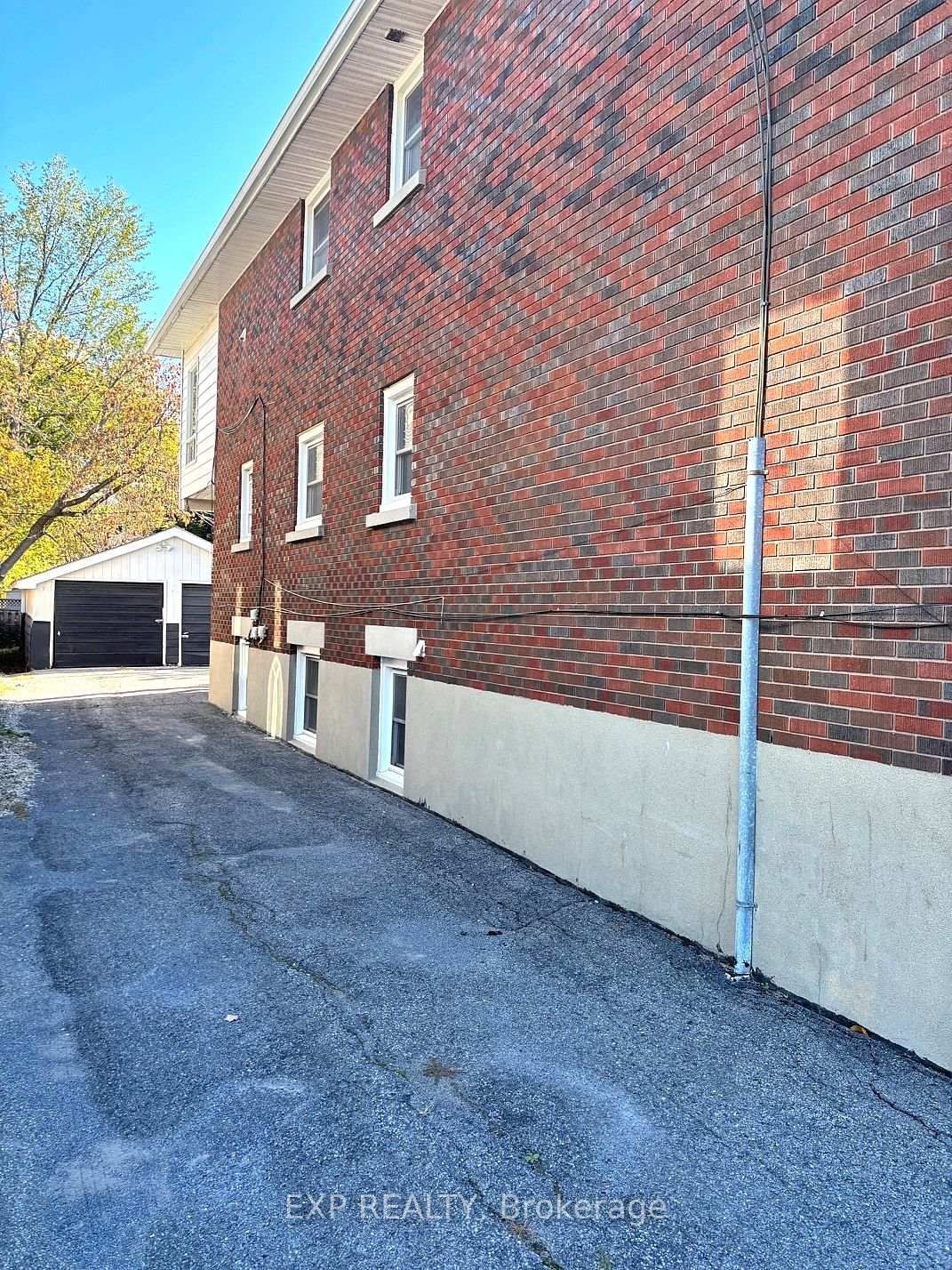 527 Laderoute Avenue • Ottawa, ON photo 9