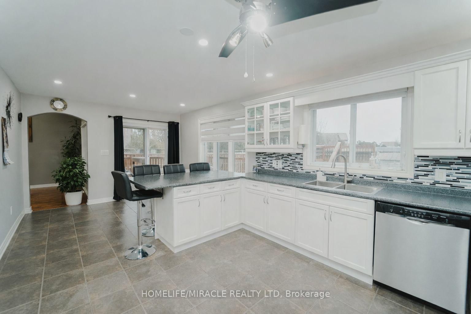 6978 Shannon Drive • Niagara Falls, ON photo 11