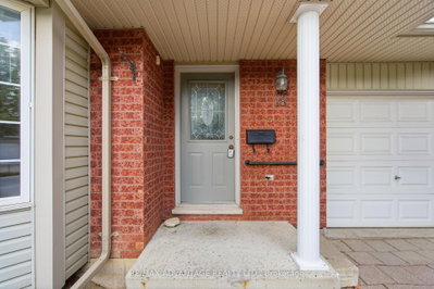 122 Sherwood Forest Square • #18 • London North, ON photo 4